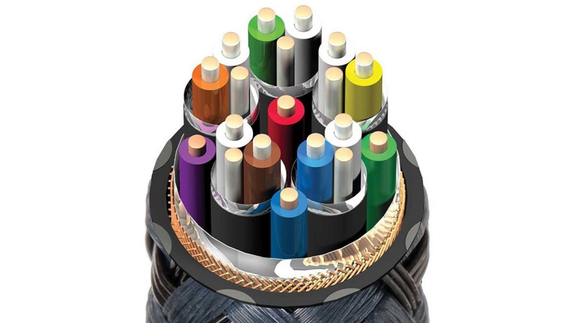 Okablowanie amerykańskiego producenta, dzięki zastosowanym technologiom i osiąganej przepustowości, zapewnia wysokiej jakości dźwięk i obraz.